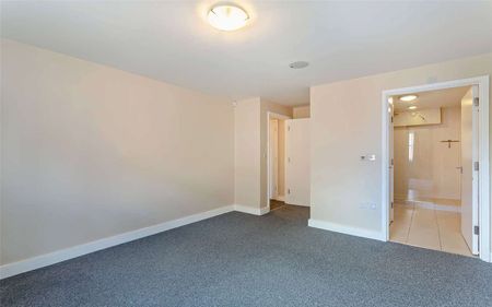 A superb two-bedroom apartment situated in the heart of Cambridge - Photo 2