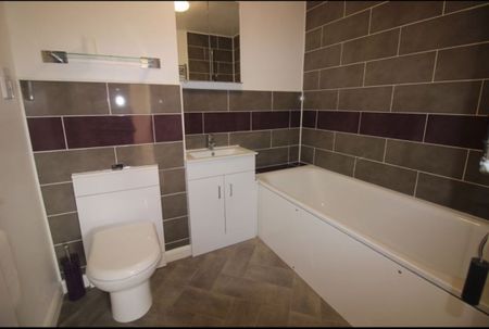 2 Bed Flat, Laburnum Court, HA1 - Photo 3