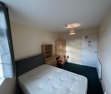 1 bedroom in a flat share to rent - Photo 6