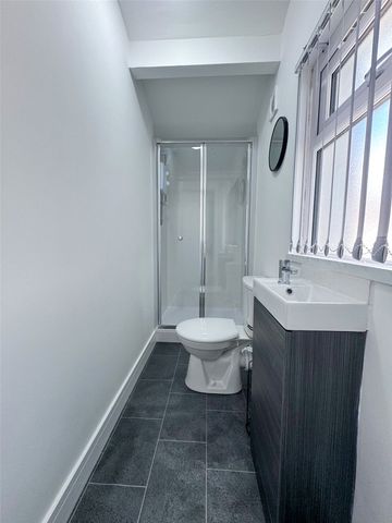 Room 3 - Photo 4