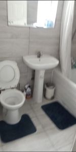 Room in a Shared House, Thackeray Road, SO17 - Photo 3