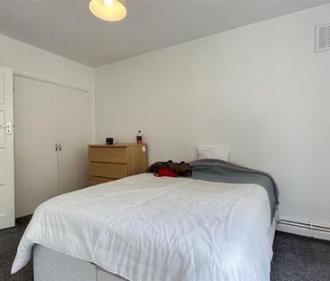 3 bedroom apartment to rent - Photo 4