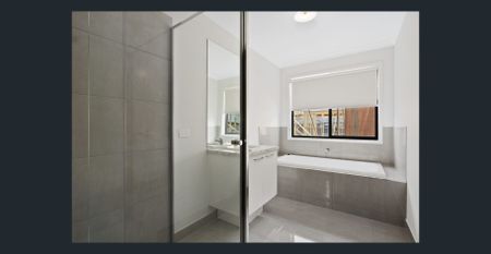 Stylish home in ideal location - Photo 4