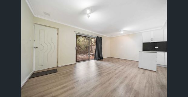 Charming Two-Bedroom Villa in Prime Wembley Location - Photo 1