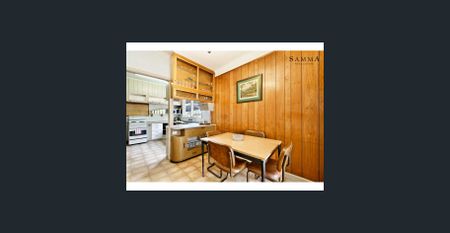 Retro Four Bedroom Eltham House and Garden - Photo 2