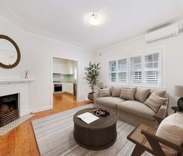 Spacious 3-Bedroom Family Home in Ultra-Convenient Location - Photo 3