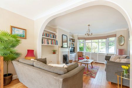 4 Bed, House - Photo 5