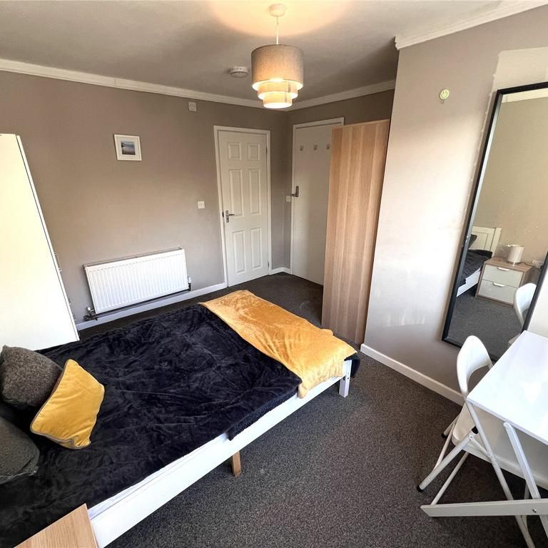 1 bedroom in a house share to rent - Photo 1