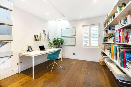 A stunning extended and meticulously refurbished house on arguably one of West Putney's prettiest streets. - Photo 3