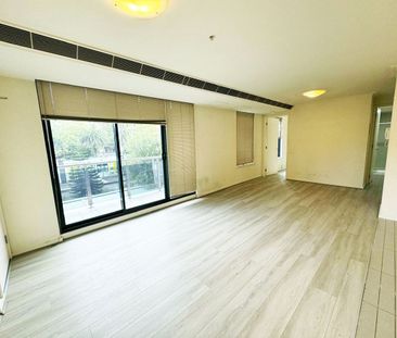 Exceptional City Apartment with Exclusive Access - Photo 1