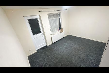 3 Bed Semi-Detached House, Stratford, E16 - Photo 4