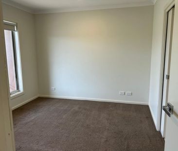 Well-Located 4-Bedroom Family Home Close to Schools & Transport!! - Photo 5