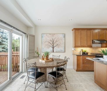 7 Sorbonne Drive #UPPER - Photo 6