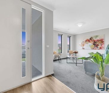 Stunning Family Home in Newgate Estate, Tarneit !1 - Photo 2