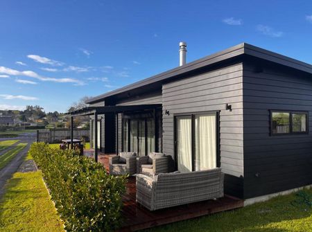 Modern Solar Home - Photo 2