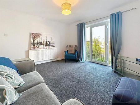 3 bedroom flat to rent - Photo 2