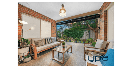 A Stunning Family Home in the Alamanda School Zone !! - Photo 2