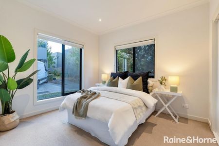 Modern Two-Storey Townhouse Offering Easy Living in a Convenient Location - Photo 4