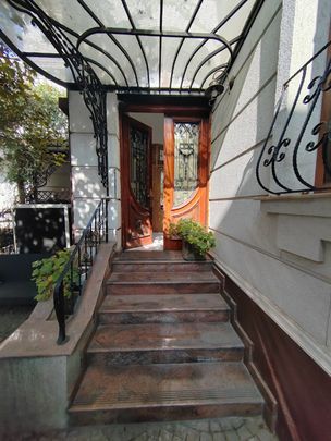 Zona Bd. Dacia imobil reprezentativ 9 camere - Fotografie 1