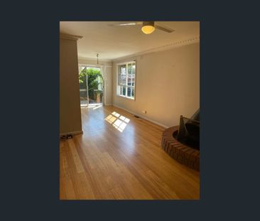 Comfortable 3-Bedroom Home in a Convenient Location - Photo 1