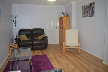 3 bedroom semi-detached house to rent - Photo 3