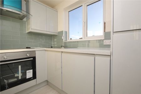 Essex Road, Acton, W3 9JA - Photo 2
