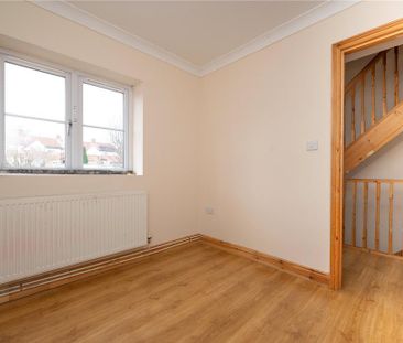 3 bedroom end of terrace house to rent - Photo 4