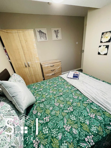 1 bedroom in a house share to rent - Photo 2