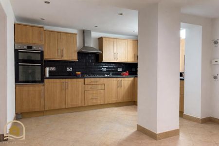 4 bedroom semi-detached house to rent - Photo 3