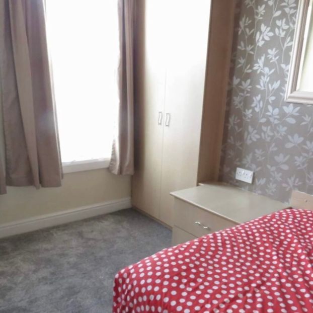 5 Bed - 28 Walmsley Road, Hyde Park, Leeds - LS6 1NG - Student - Photo 1