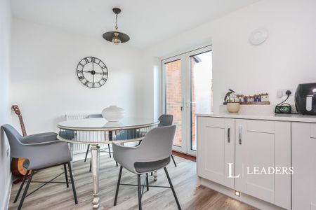 5 bedroom detached house to rent - Photo 4