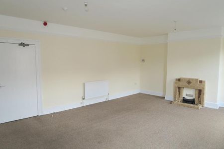3 bedroom flat to rent - Photo 2