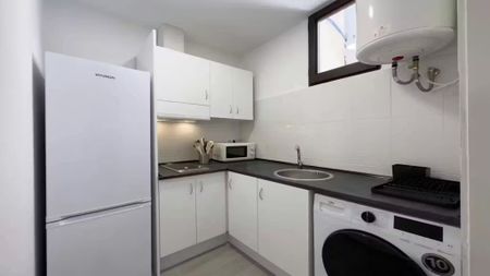 Carrer de Corretger, Barcelona, Catalonia 08003 - Photo 4