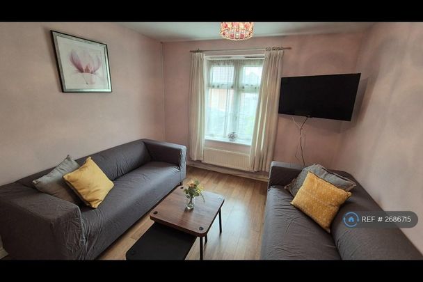 1 bedroom in a house share to rent - Photo 1