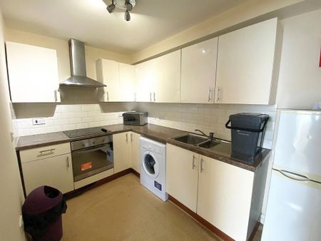 3 bedroom flat to rent - Photo 5