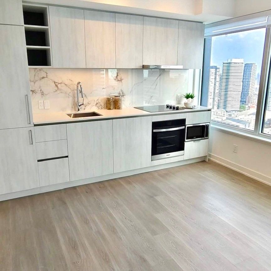 For Lease - 8 Wellesley Street Unit# 3915, Toronto, Ontario - Photo 1