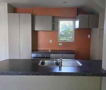 Prime Location Townhouse – Private, Sunny & Ready for You! - Photo 1