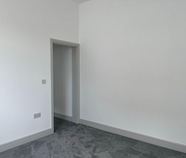 3 bedroom flat to rent - Photo 3