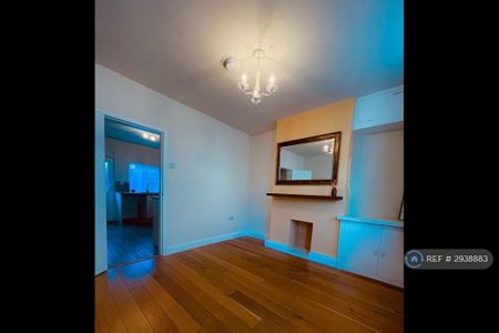 2 bedroom terraced house to rent - Photo 2