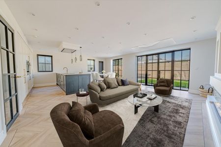 4 bedroom detached house to rent - Photo 2