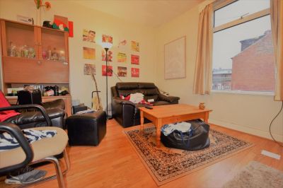 2 bedroom Flat in Harold Grove, Leeds - Photo 4