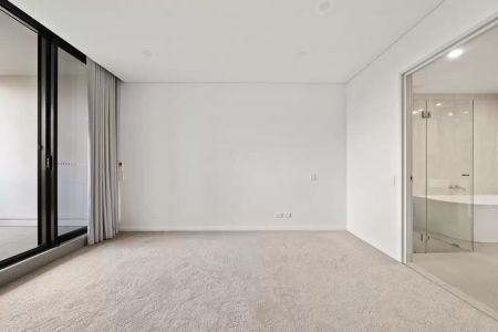 Luxury three-bedroom apartment in prestigious complex - Photo 3