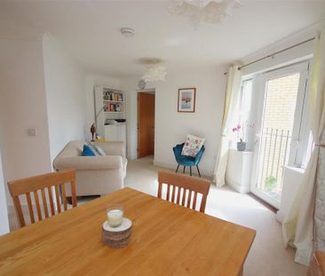 3 bedroom flat to rent - Photo 2