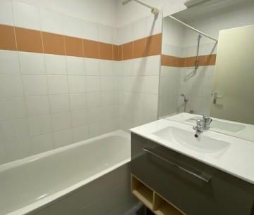 Appartement meublé à louer - 2 pièces - 33 m² - Photo 2