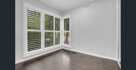 Immaculate 3 Bedrooms Home Just Minutes to Everything! - Photo 5