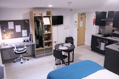 Four Bed Apartment (Shared) - Photo 2