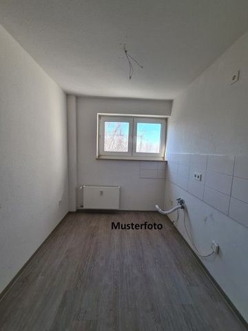 Einzugsbereit renovierte Wohnung mit Balkon, ideal als Paar oder alleine! Aufzug vorhanden! - Foto 3