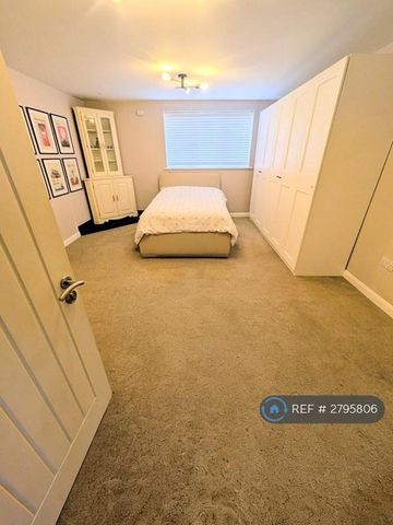 1 bedroom in a house share to rent - Photo 4