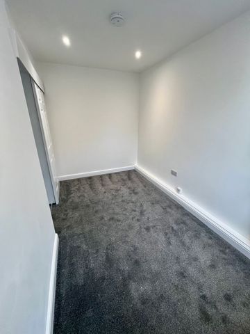 Newly refurbish 1 Bed Flat - Photo 4