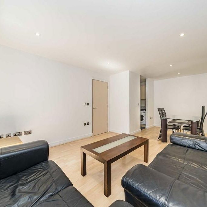 3 bedroom flat to rent - Photo 1